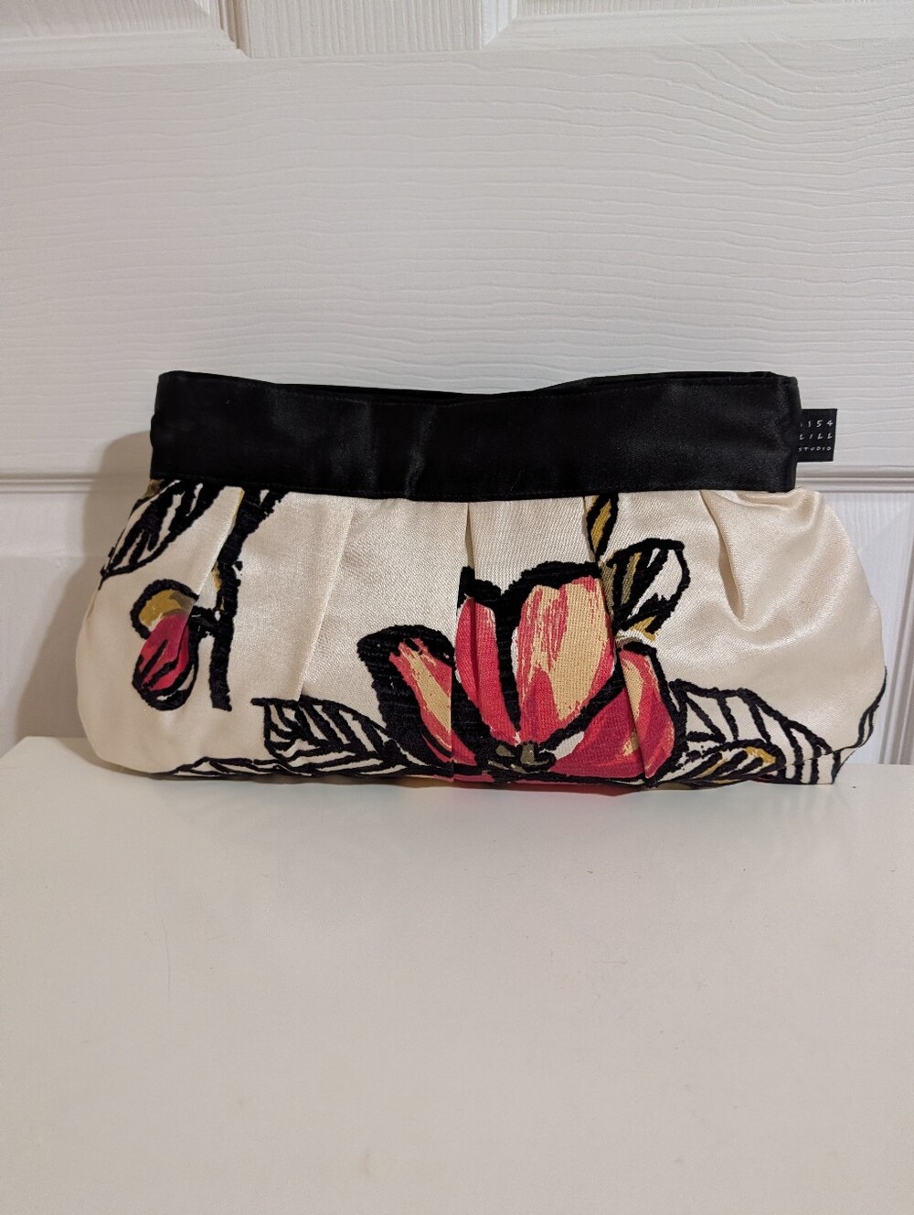 1154 Lill Studio clutch